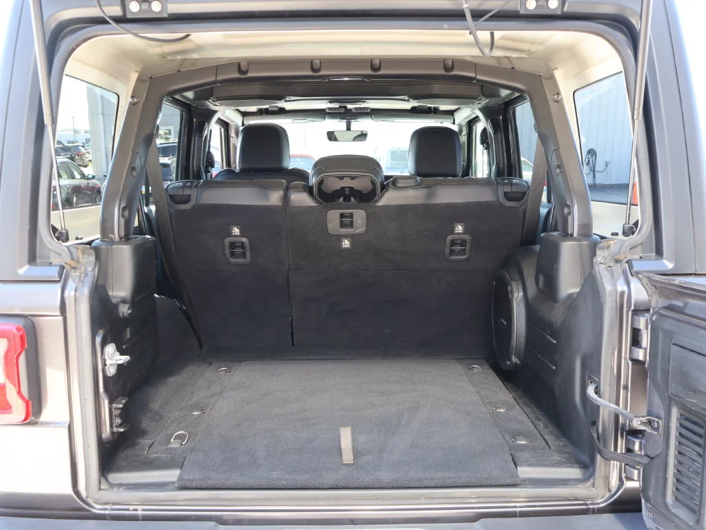 Used 2018 Gray Jeep Unlimited Sahara image 13
