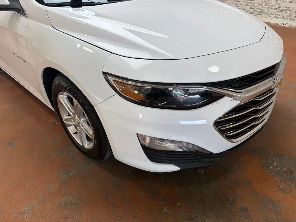 Used 2024 Summit White Chevrolet LT image 9