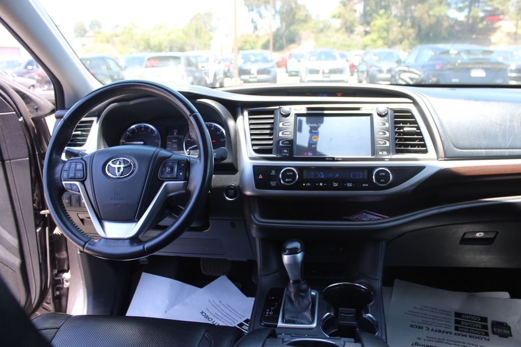 Used 2014 Gray Toyota Limited image 19
