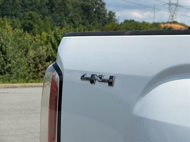 Used 2016 Summit White GMC 4WD SLE image 10
