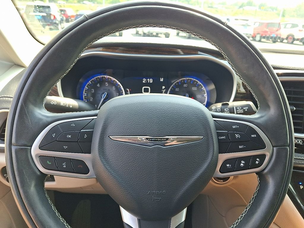 Used 2022 Black Chrysler Limited image 22