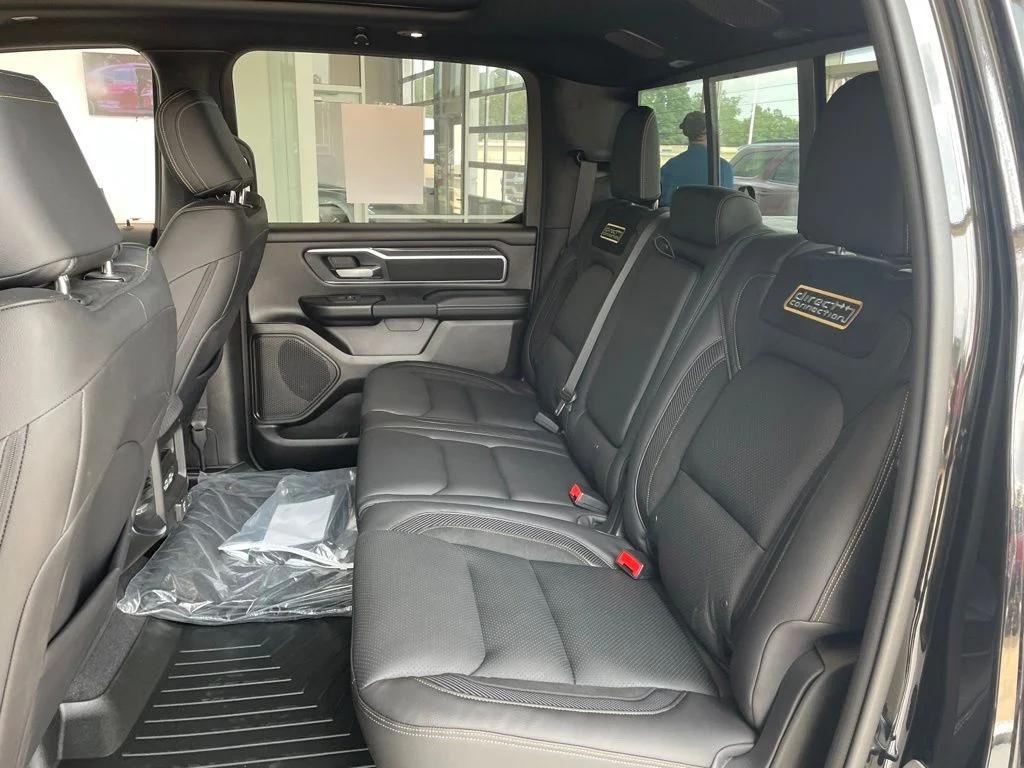 New 2026 Diamond Black Crystal Pearl-Coat Exterior Paint RAM DC 650 image 8