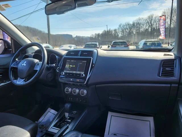 Used 2024 Gray Mitsubishi 2.0 SE image 17