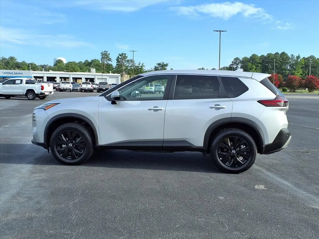 Used 2022 Silver Nissan SV Intelligent AWD image 15
