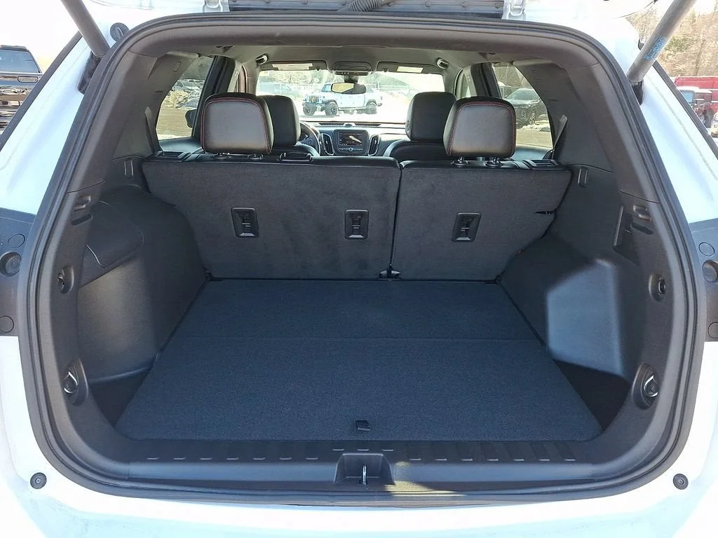 Used 2024 Summit White Chevrolet RS image 64