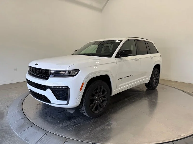 New 2026 Bright White Clear-Coat Exterior Paint Jeep Limited Reserve image 3