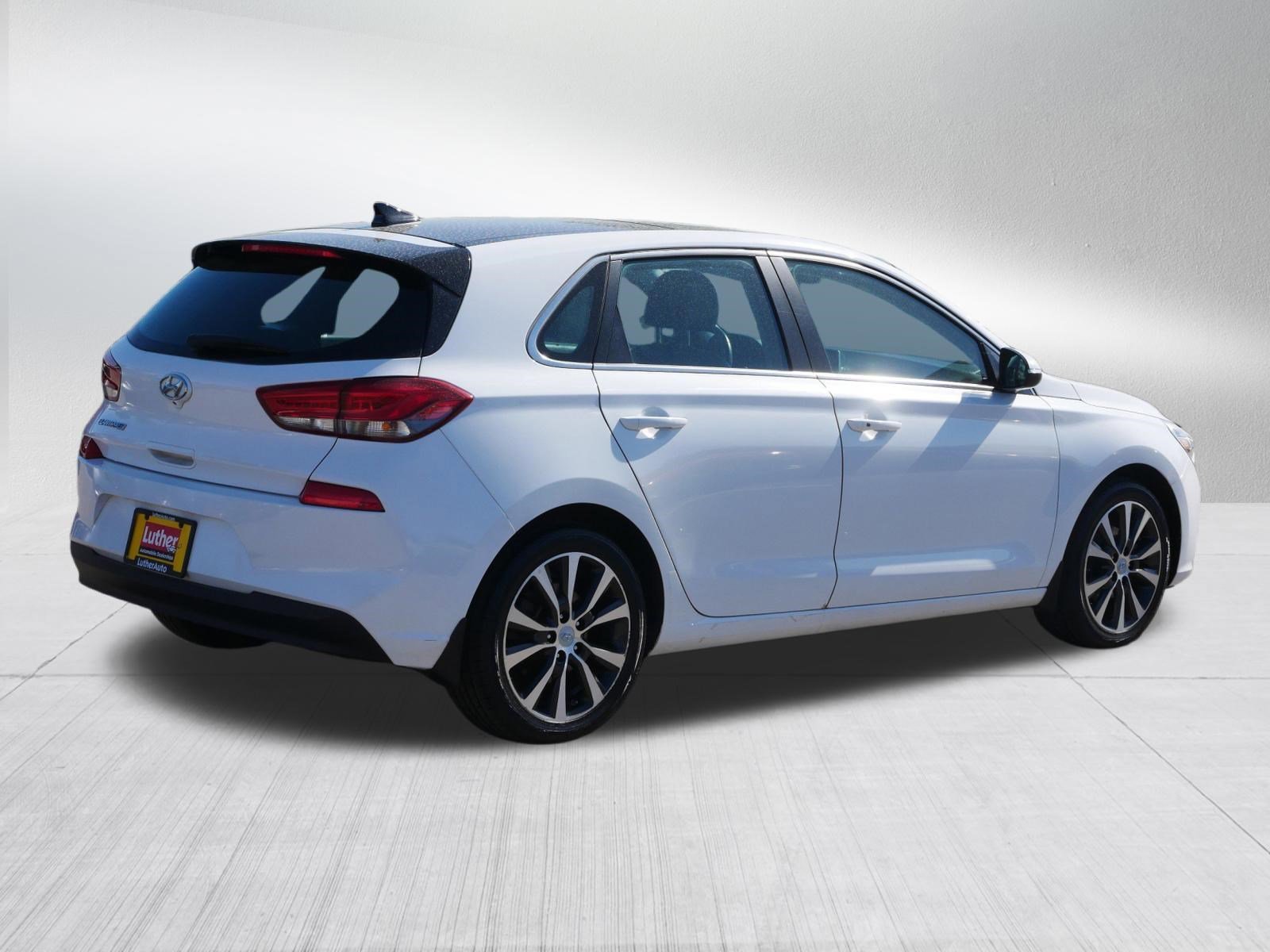 Used 2018 Ceramic White Hyundai  image 7
