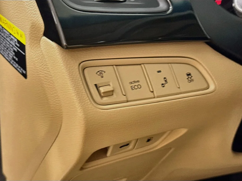 Used 2016 Black Hyundai Base image 10