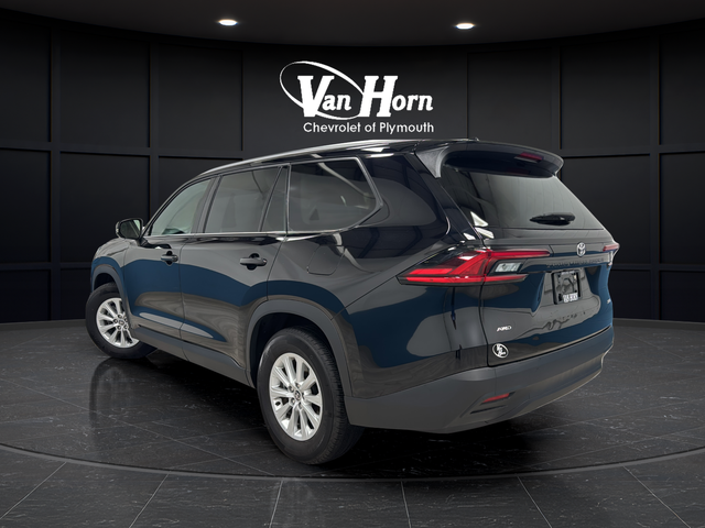 Used 2025 Midnight Black Metallic Toyota XLE image 5