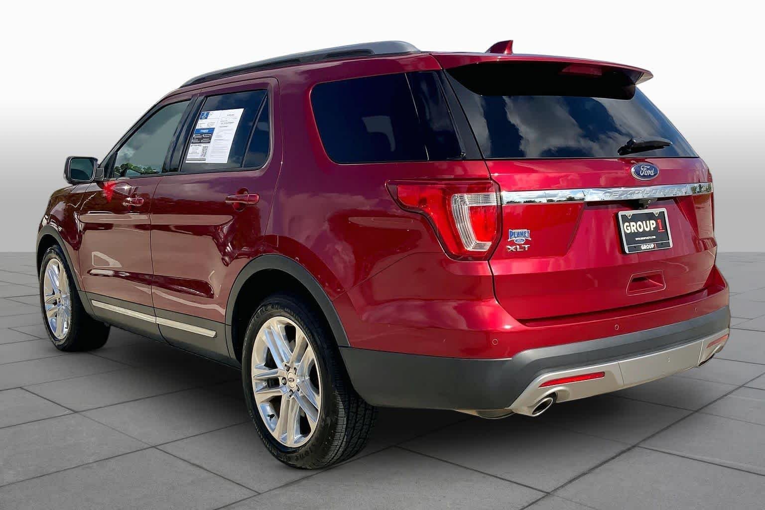 Used 2017 Ruby Red Metallic Tinted Clearcoat Ford XLT image 12