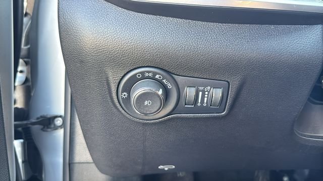 Certified Used 2025 Silver Jeep Limited image 22