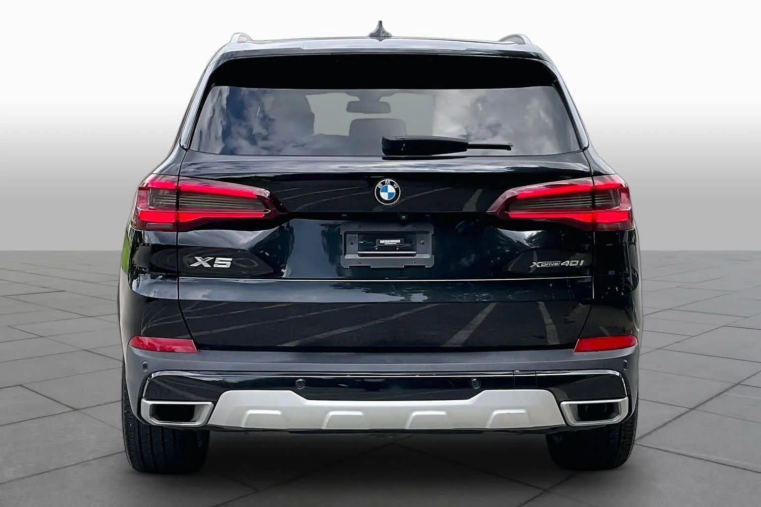 Used 2021 Black Sapphire Metallic BMW xDrive40i image 4