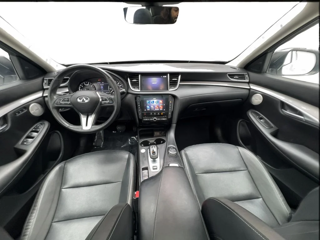 Used 2023 White INFINITI LUXE image 38