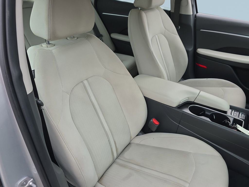 Used 2024 Aero Silver Hyundai SEL image 32