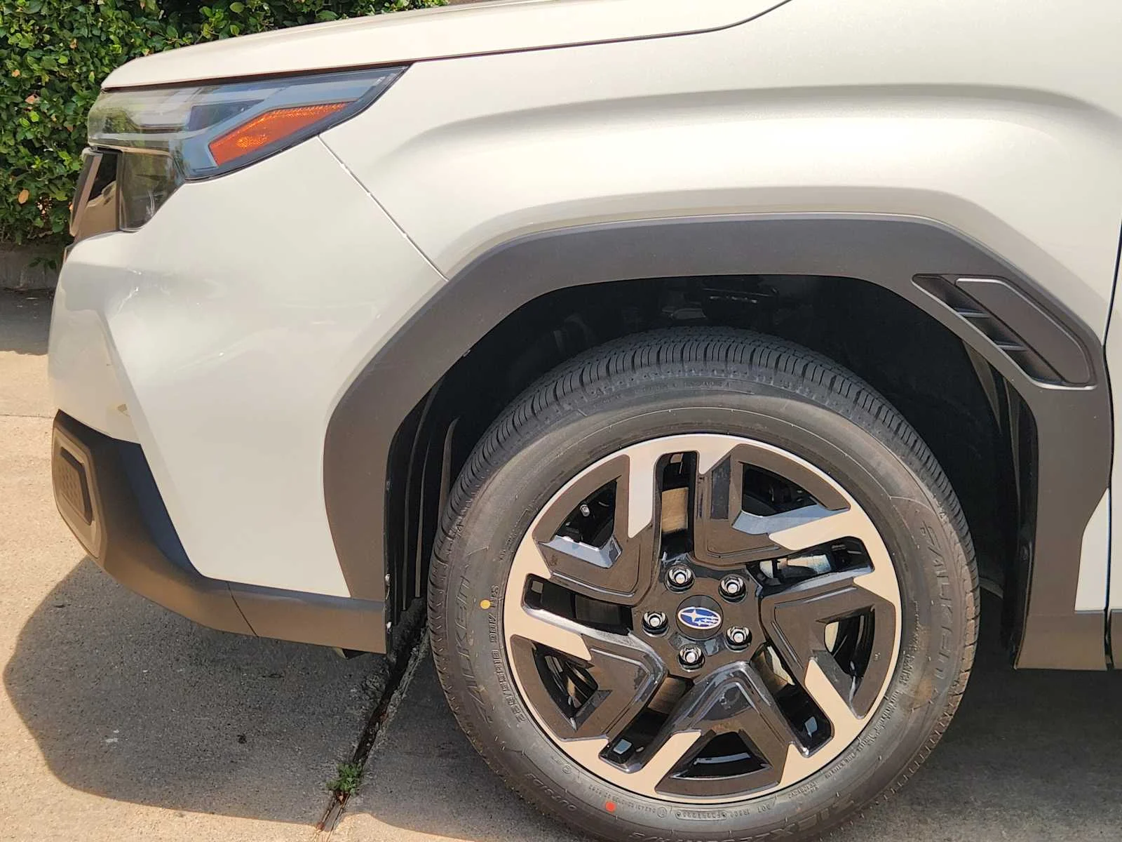 New 2026 CRYSTAL WHITE PEARL Subaru Limited Hybrid image 6