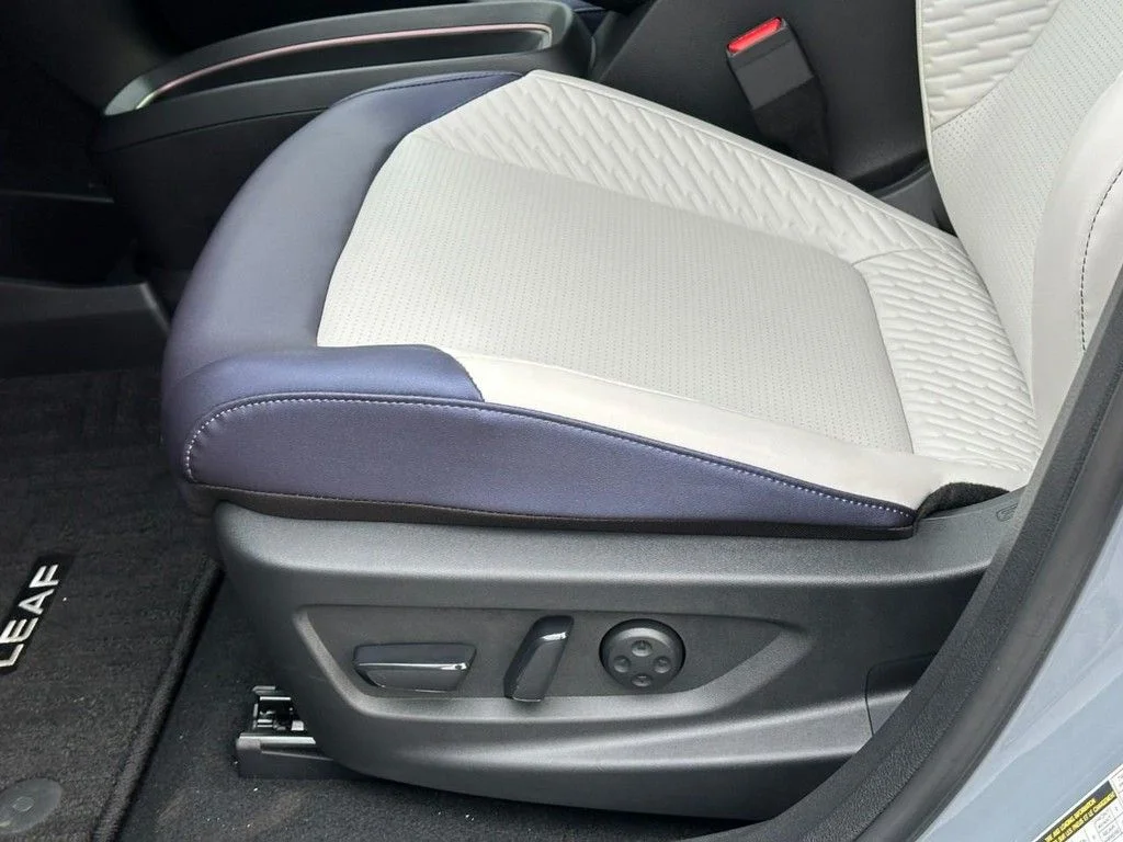 New 2026 Boulder Gray Pearl / Super Black Two-tone Nissan Platinum+ image 12