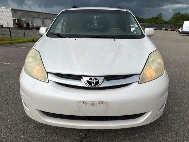 Used 2008 White Toyota XLE image 8