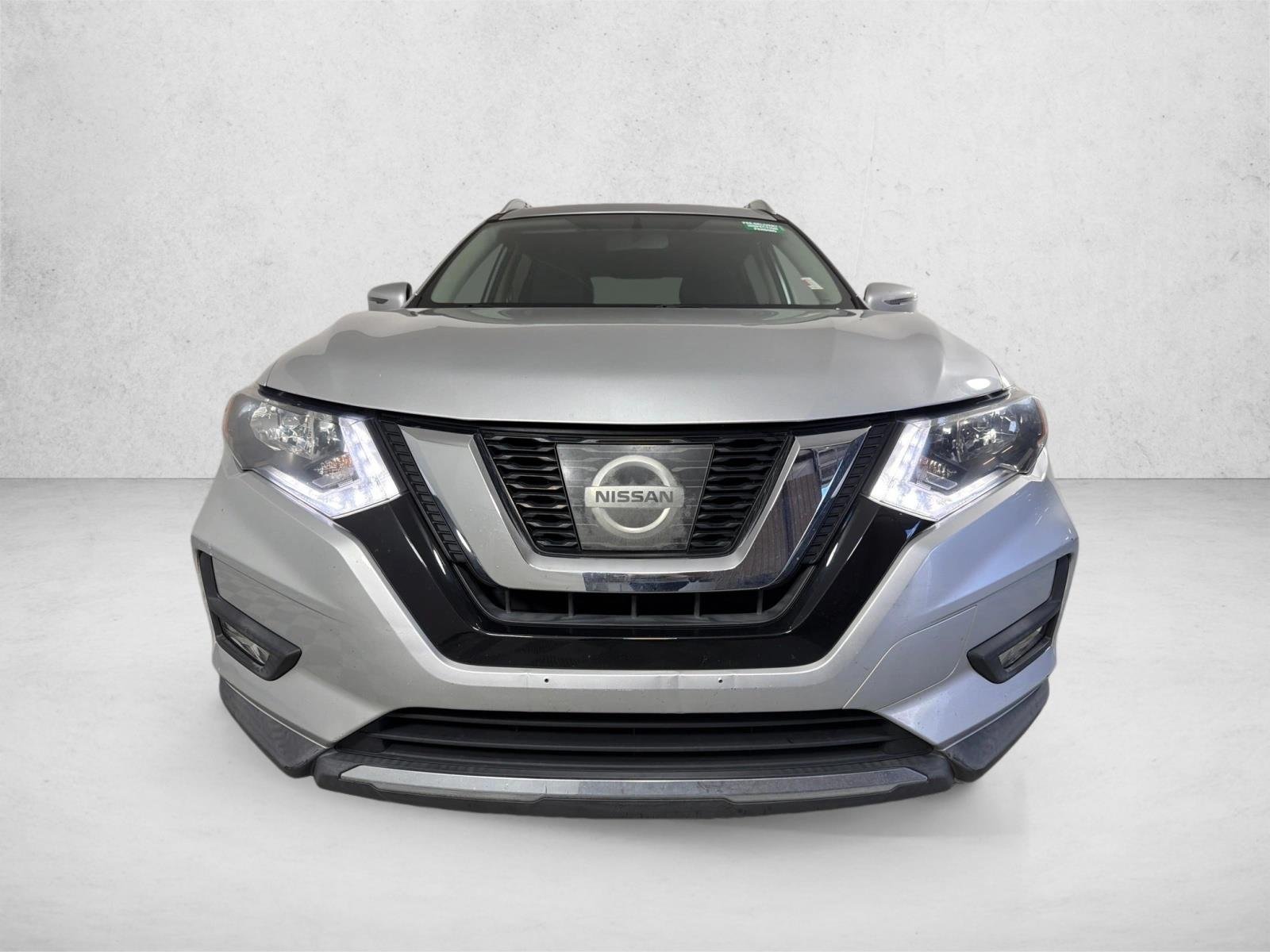 Used 2017 Brilliant Silver Nissan SV image 8