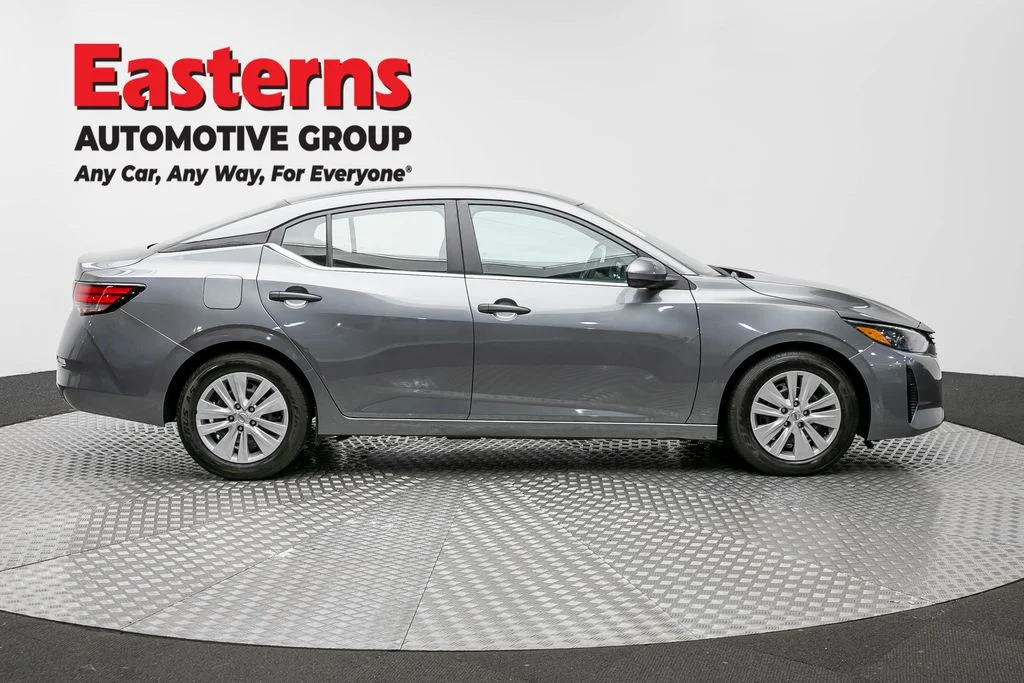 Used 2024 Gray Nissan S image 4
