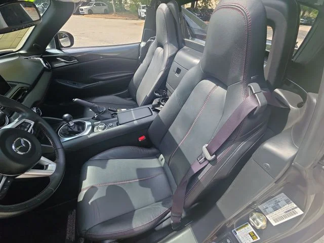 Used 2017  Mazda Grand Touring image 11
