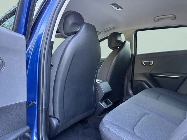 Used 2025 Blue Kia LXS image 18
