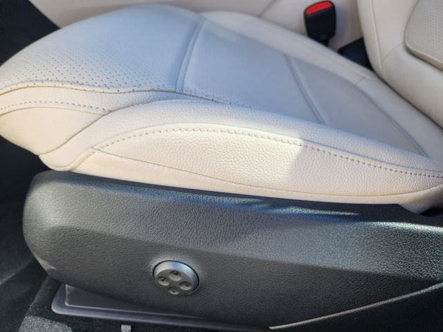 Used 2026 Polar White Mercedes-Benz GLC 300 image 9