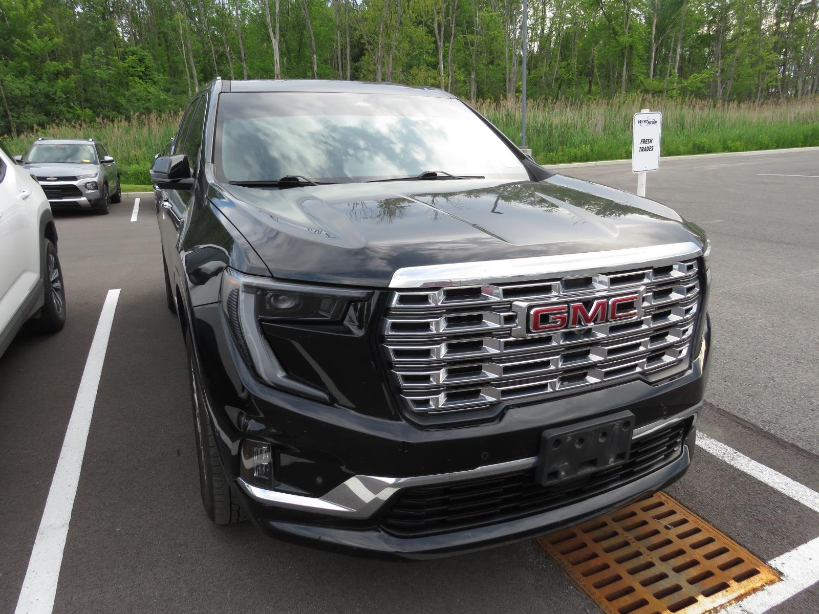 Used 2024 EBONY TWILIGHT METALLIC GMC  image 3