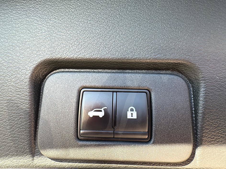 Used 2025 Deep Ocean Blue Pearl Nissan SV image 39