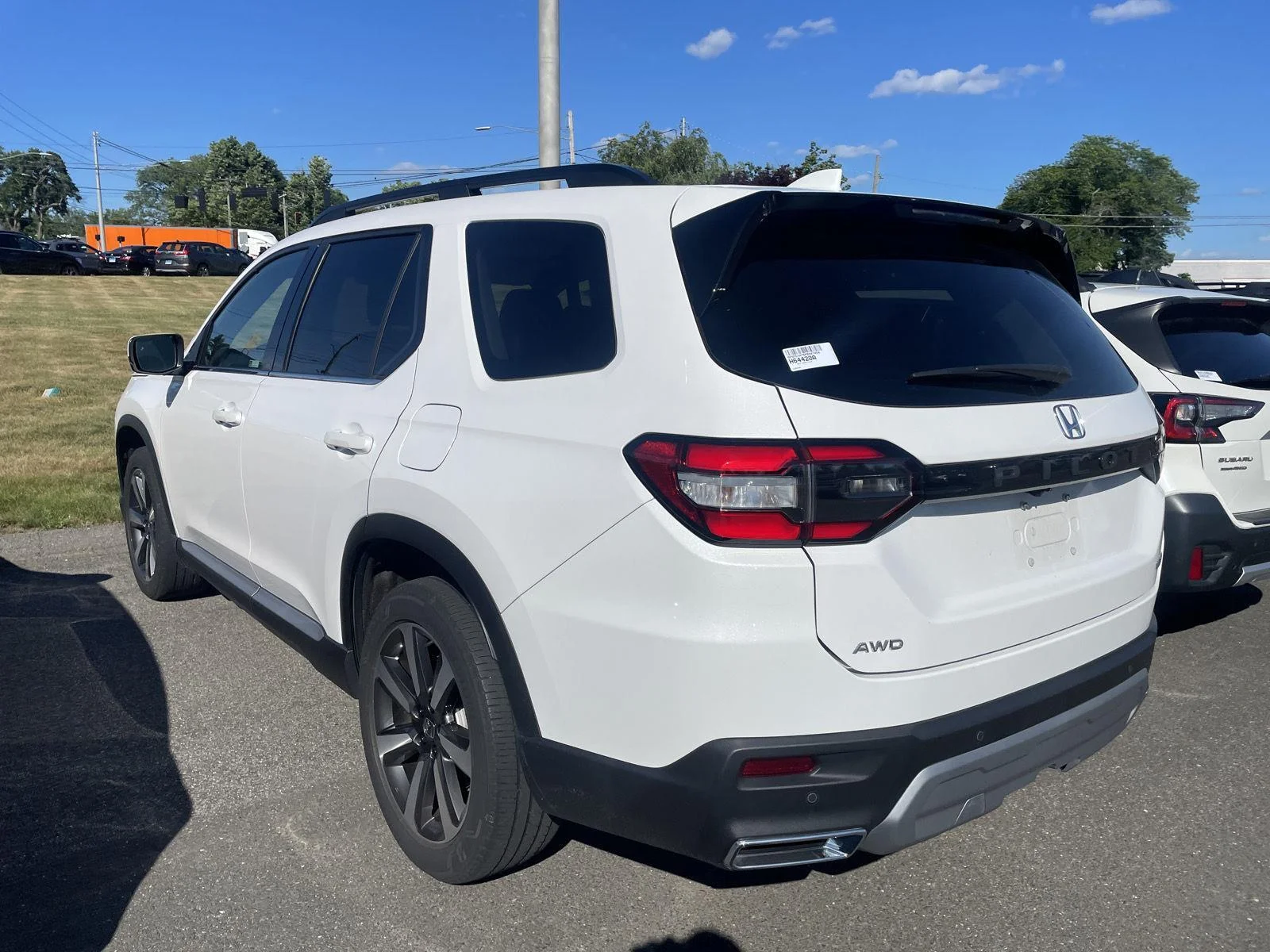 Used 2023 Platinum White Pearl Honda Touring image 4