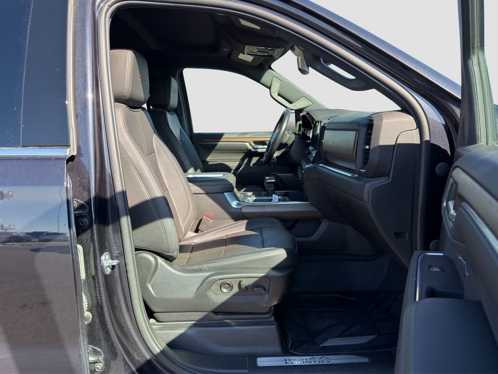 Used 2022 Gray Chevrolet High Country image 28