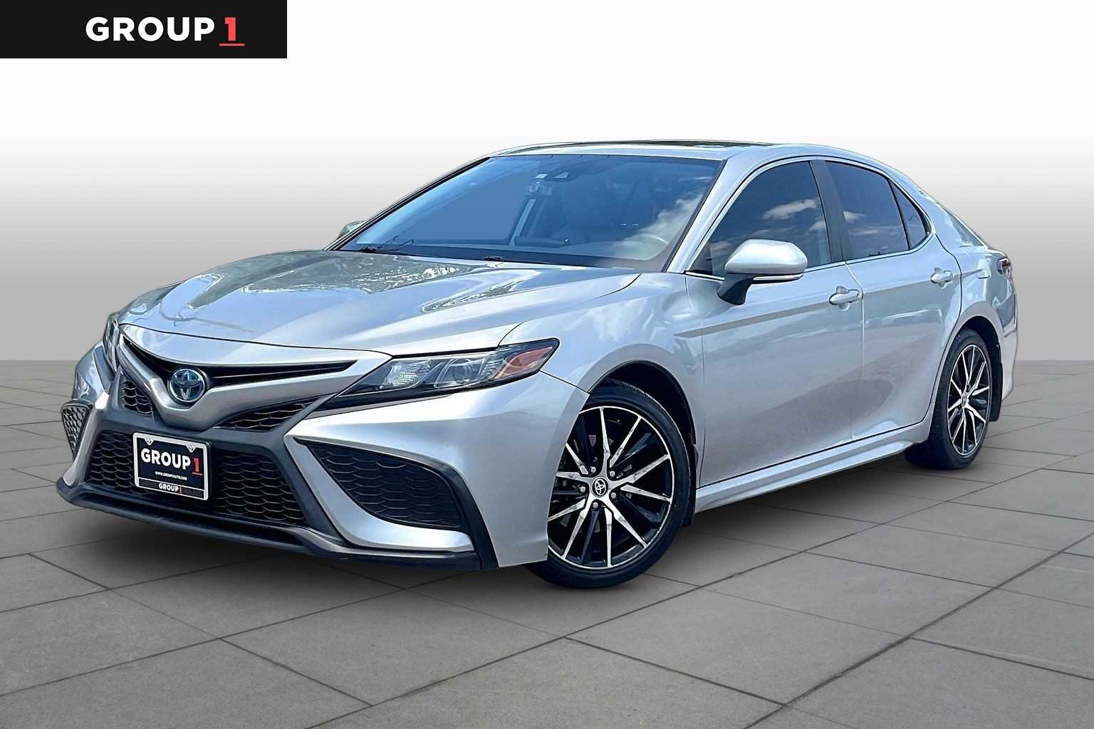 2022 Toyota Camry Hybrid SE