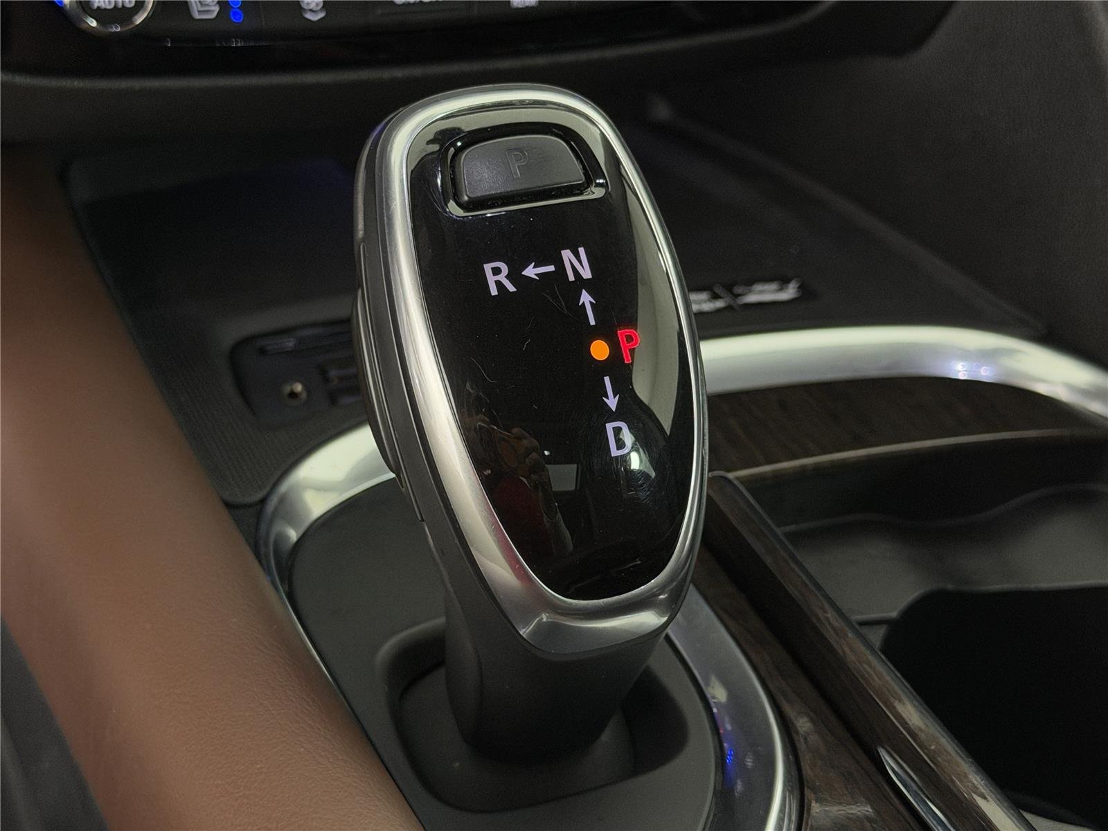 Used 2021 WHITE FROST TRICOAT Buick Avenir image 35