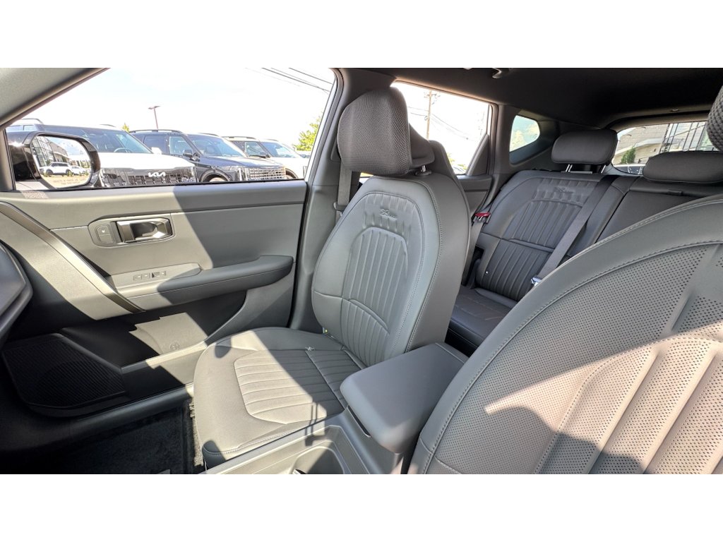 New 2027 Snow White Pearl / Black Roof Kia X-Line S image 10