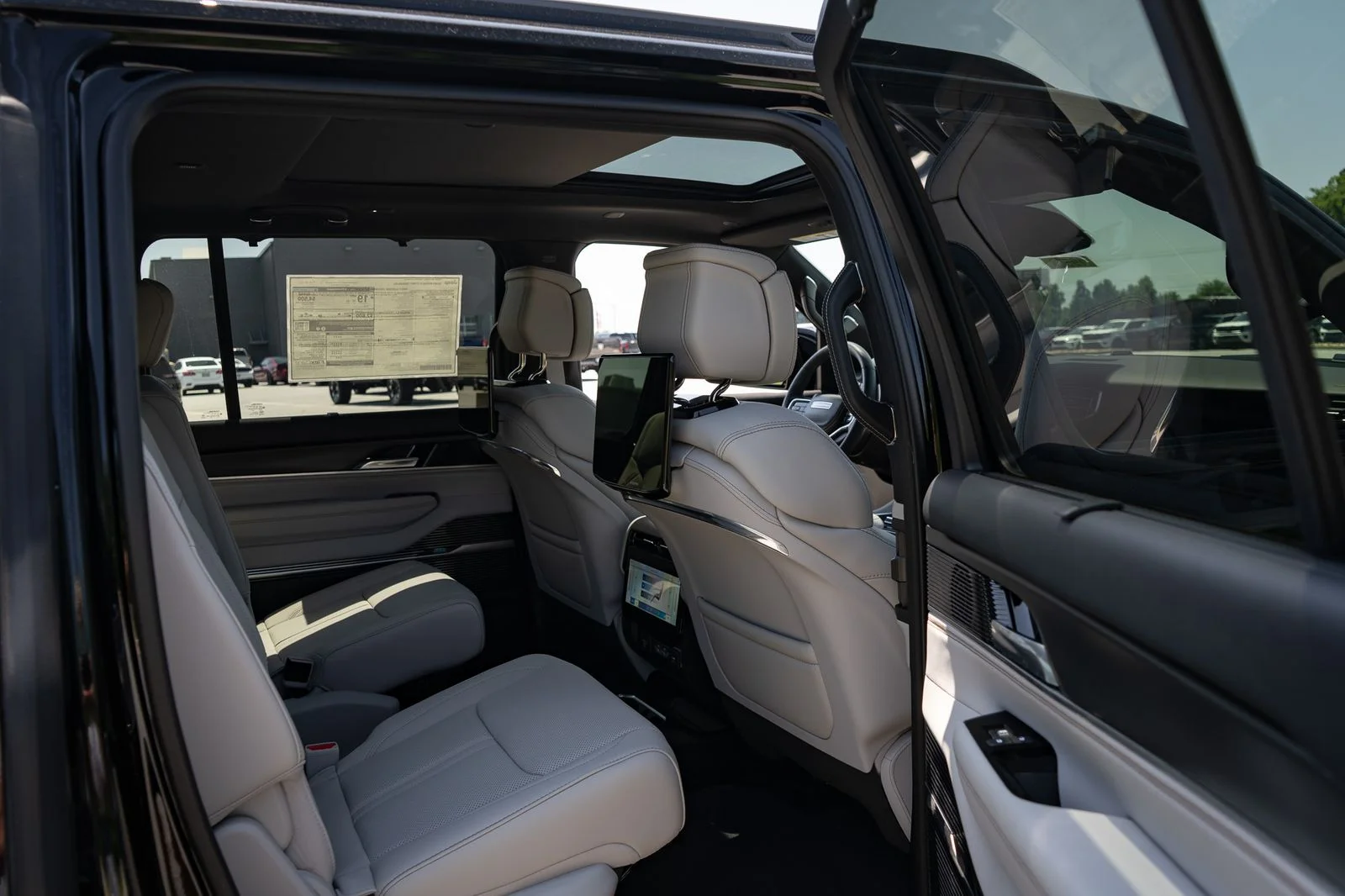 New 2026 High Gloss Black Exterior Paint Jeep Summit Obsidian image 42