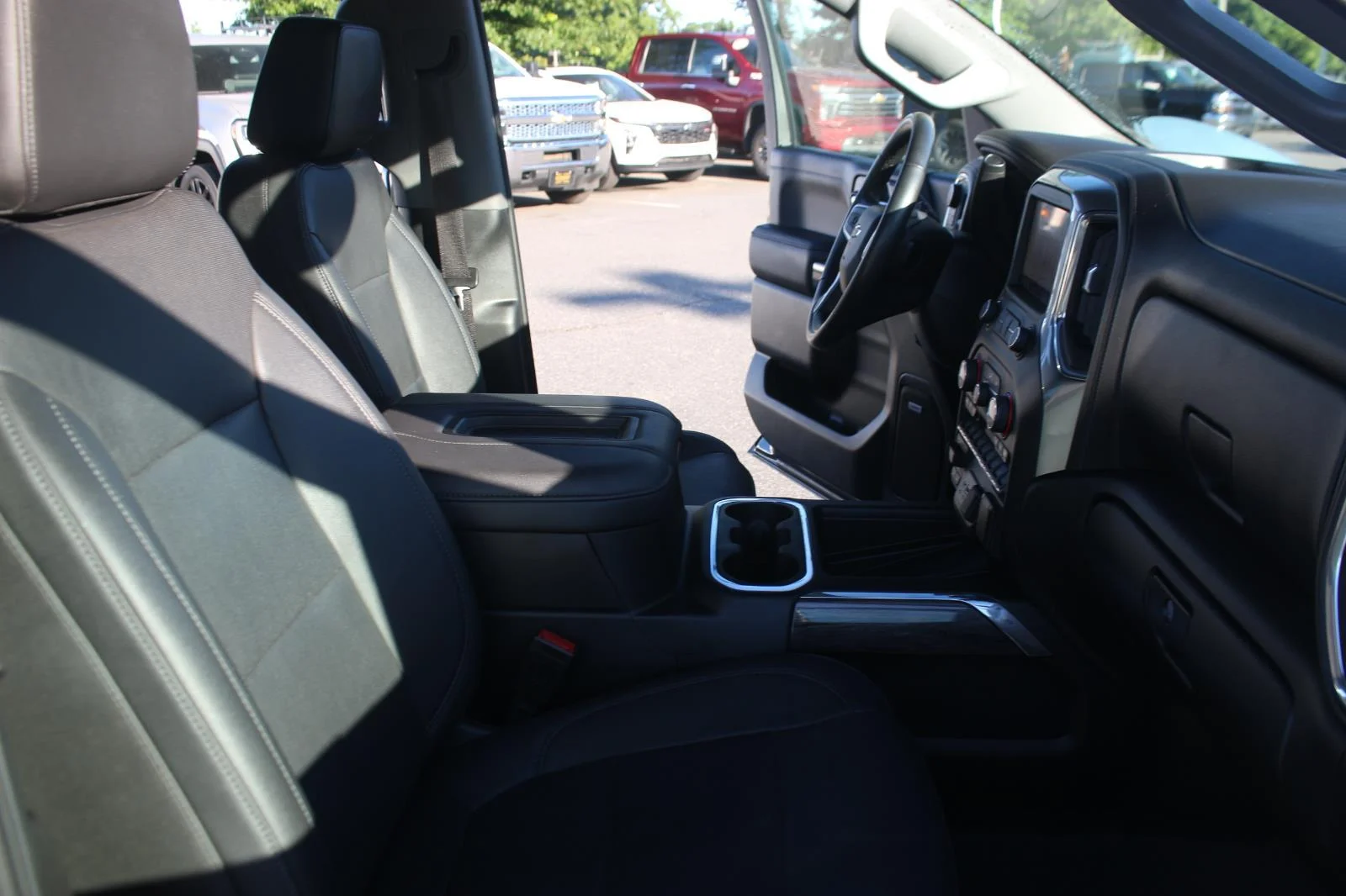 Used 2022 Black Chevrolet LTZ image 39