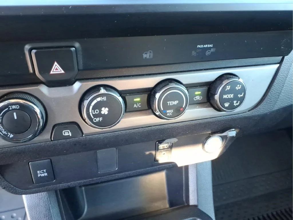 Used 2019 Silver Toyota SR image 27