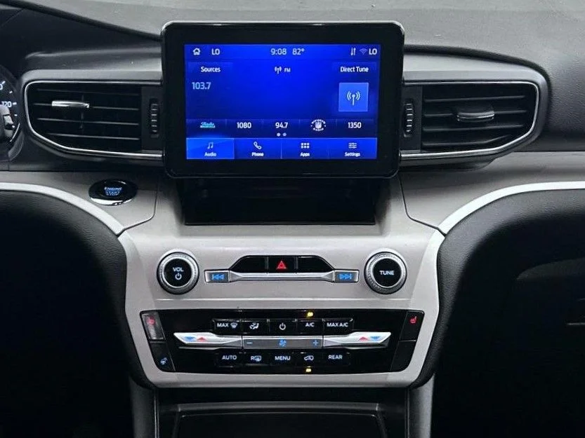 Used 2023 Silver Ford XLT image 12