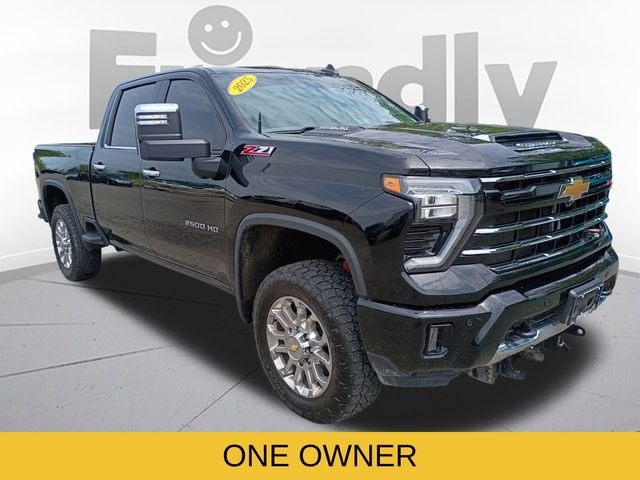 Used 2025 Black Chevrolet LT image 3