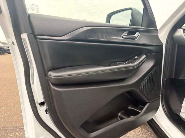 Used 2025 White Jeep Laredo image 17