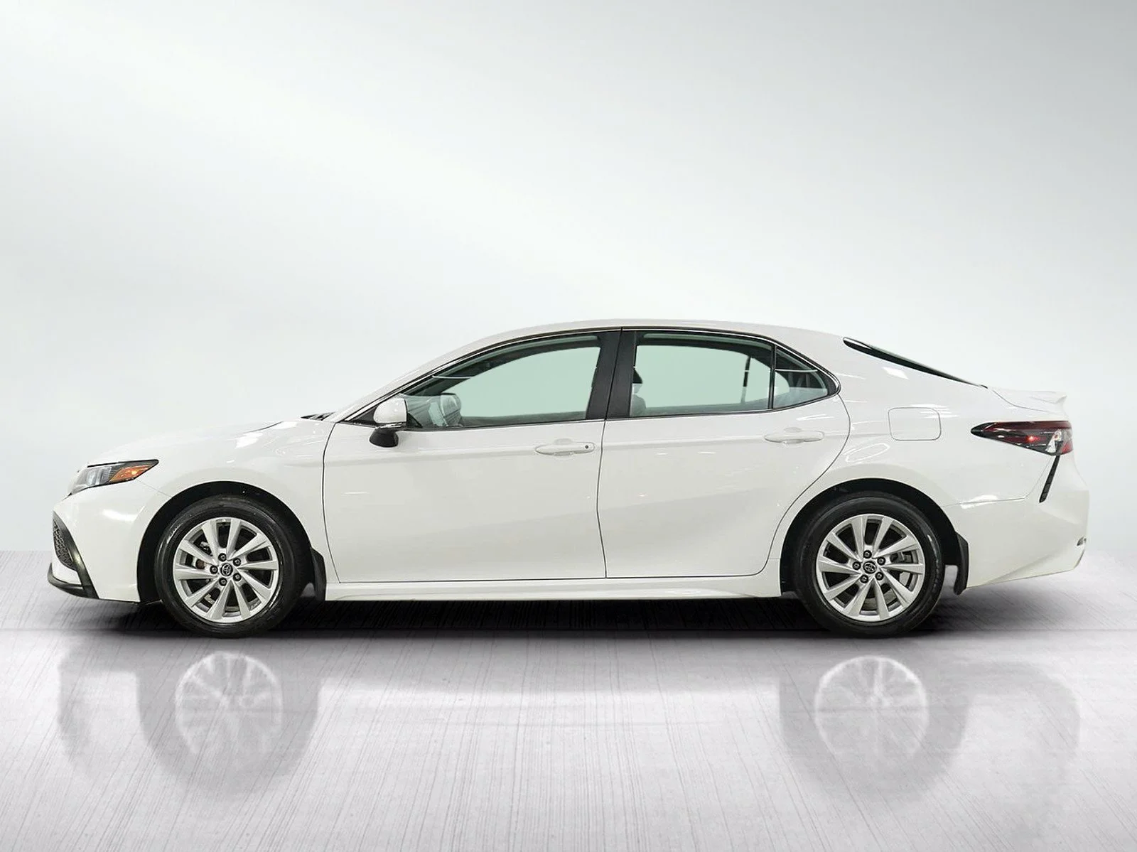 Used 2024 Toyota Camry SE with VIN 4T1G11AK3RU904959 for sale in Burnsville, Minnesota