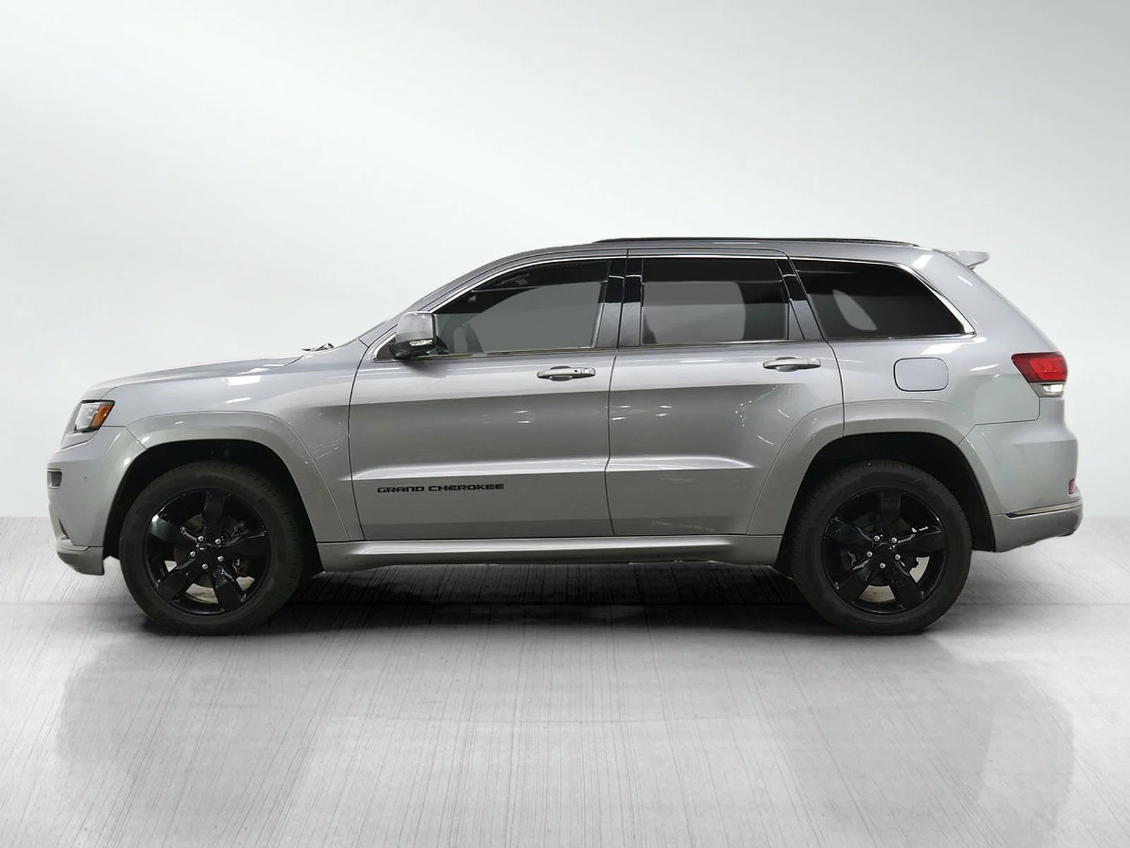 Used 2015 Billet Silver Metallic Clearcoat Jeep High Altitude image 2