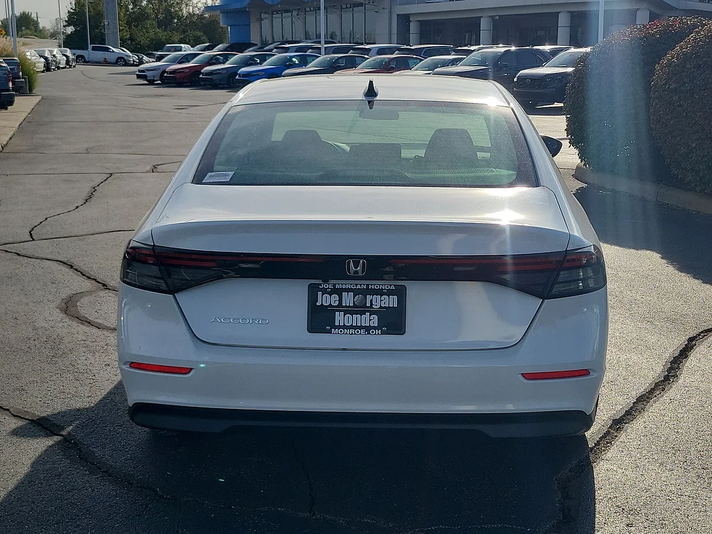 New 2026 Platinum White Pearl Honda SE image 8