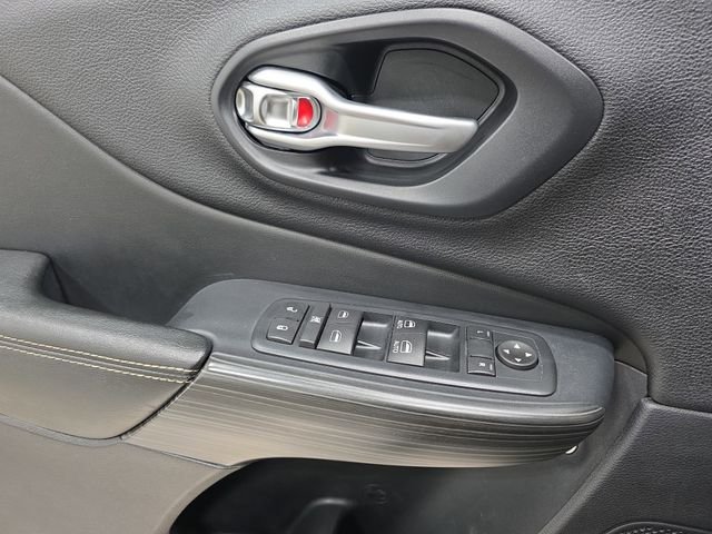 Used 2016 Granite Crystal Metallic Clearcoat Jeep Limited image 28