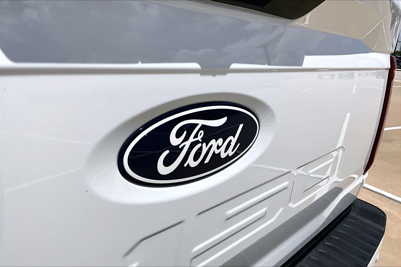 Used 2025 Oxford White Ford STX image 31