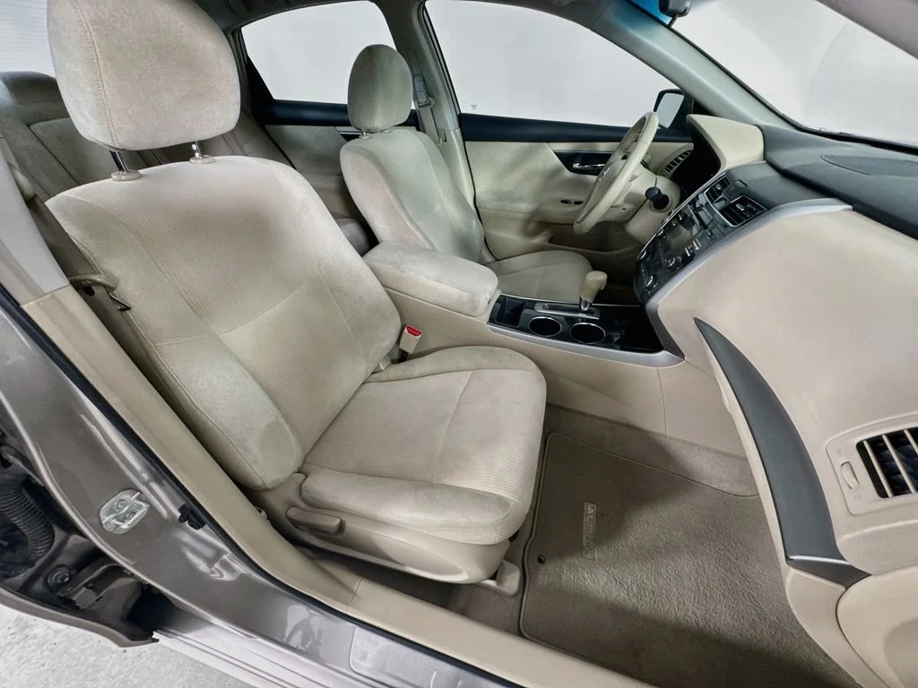 Used 2013 Beige Nissan 2.5 SV image 33