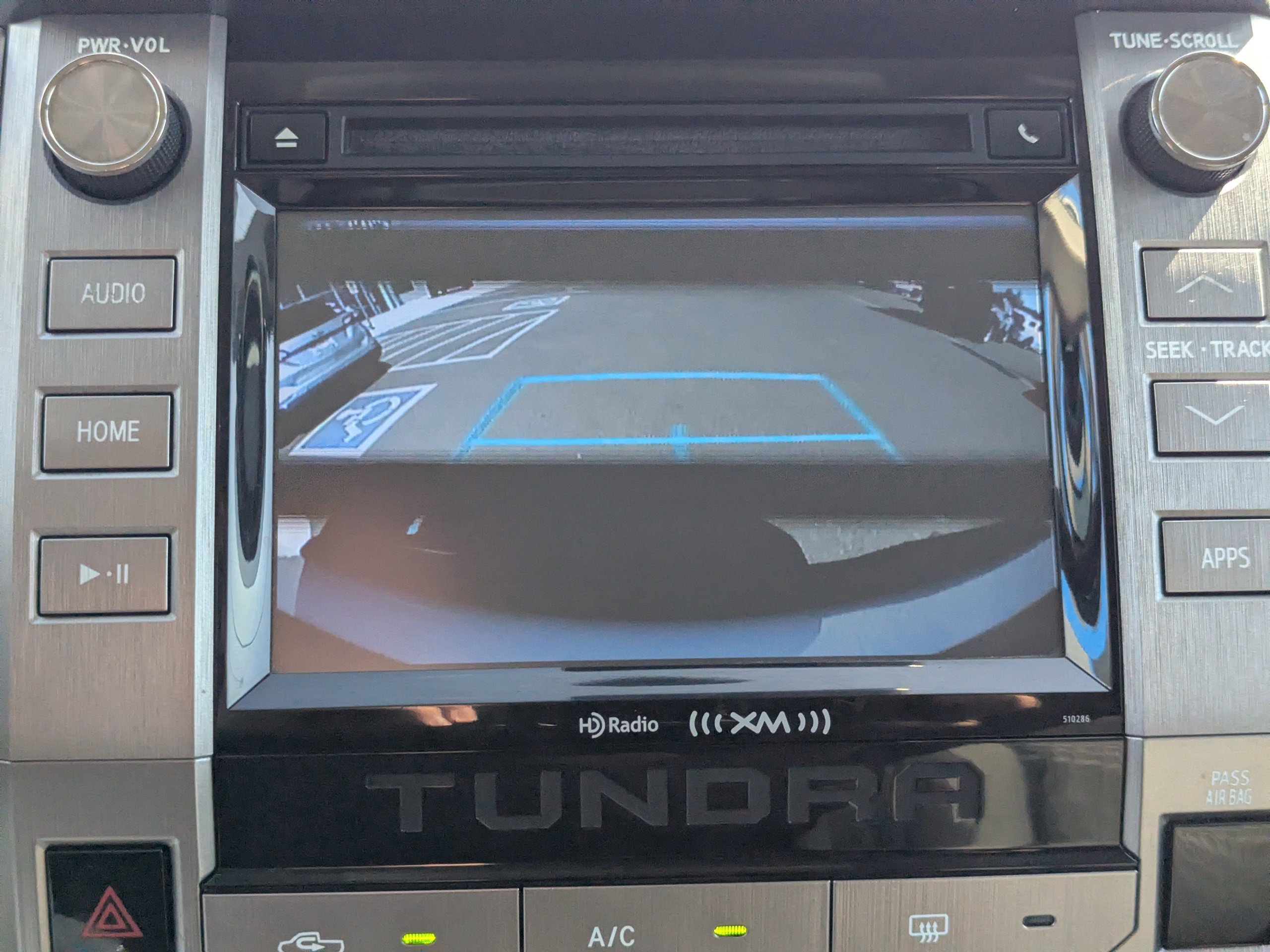 Used 2018 White Toyota SR5 image 23