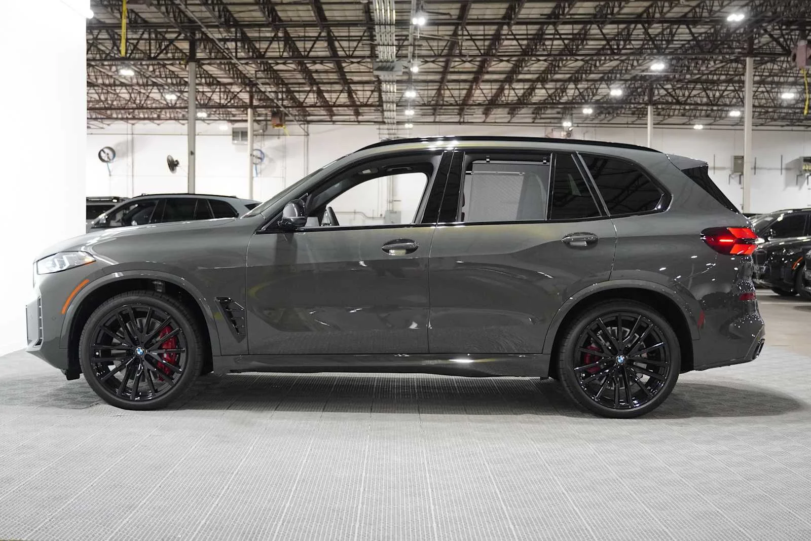 New 2026 Dravit Grey Metallic BMW M60i image 2