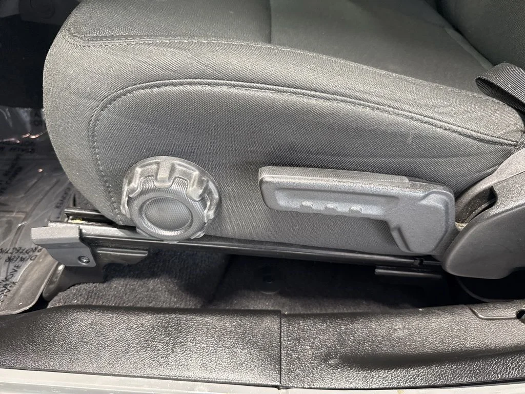 Used 2022 Gray Jeep Sport S image 12