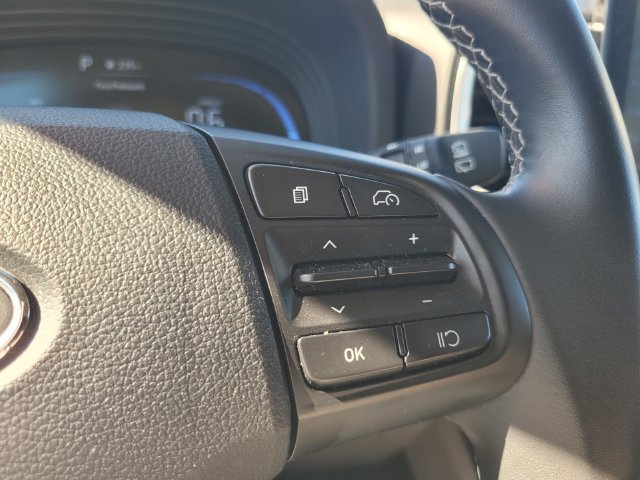 Used 2025 Black Hyundai SEL image 27