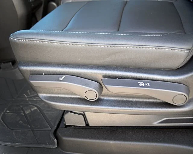 2026 Chevrolet Suburban LT - Photo 26